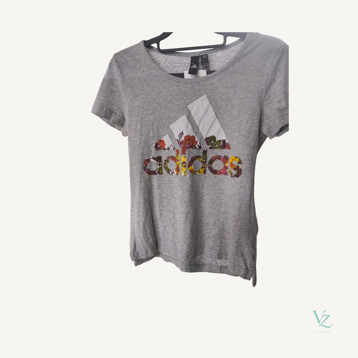 Adidas — T-shirt