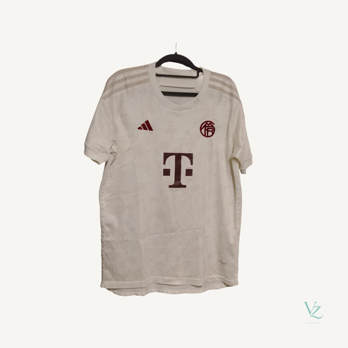Adidas — T-shirt football
