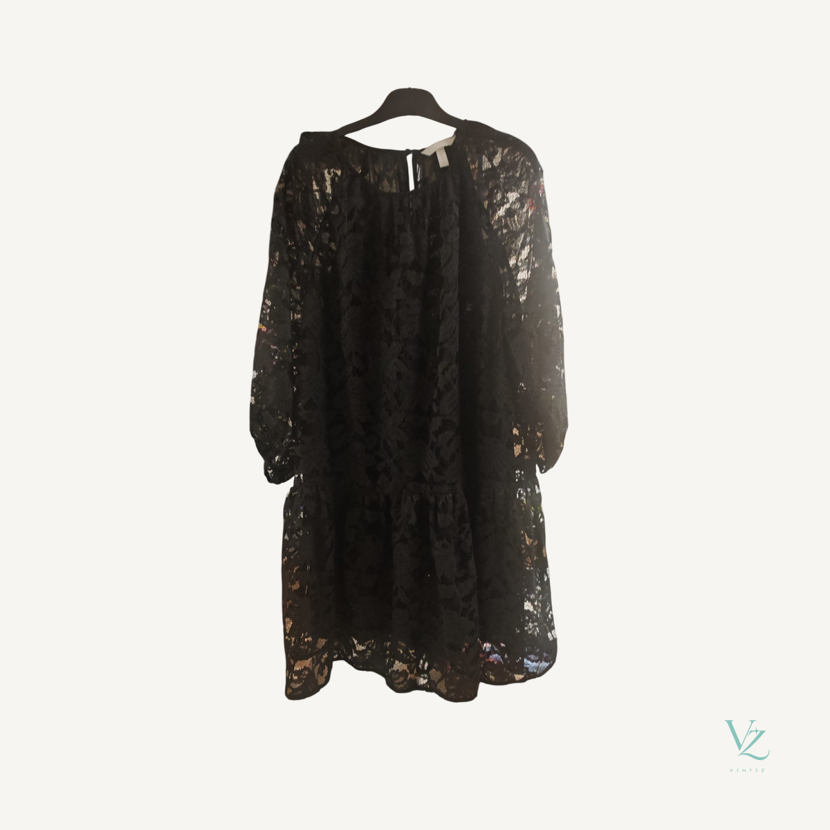 H M — Robe