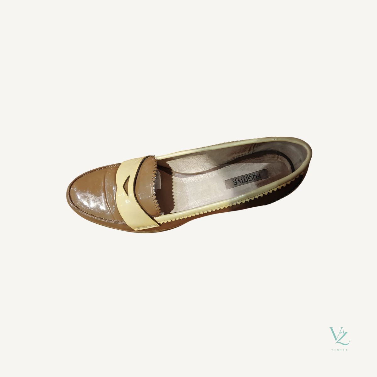 Fugitive — Mocassin vernis