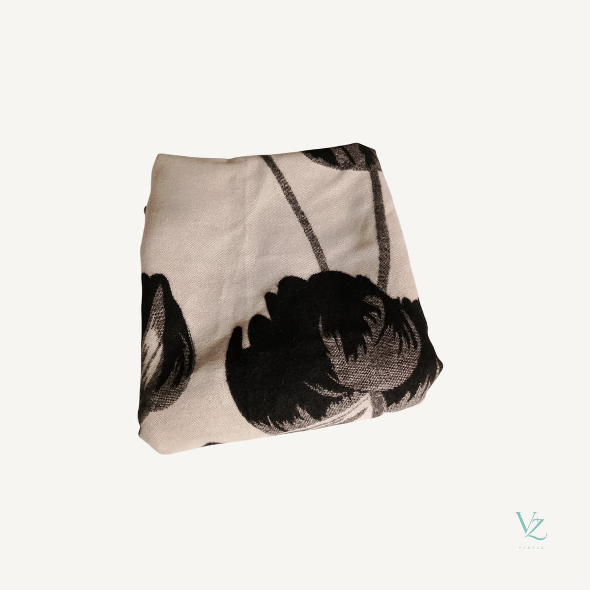 Inconnu — Foulard