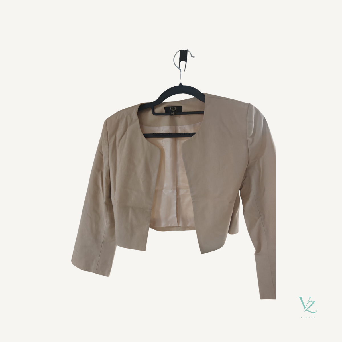 123 — Veste 123